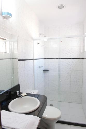 Bilik mandi di Absolutte Hotel