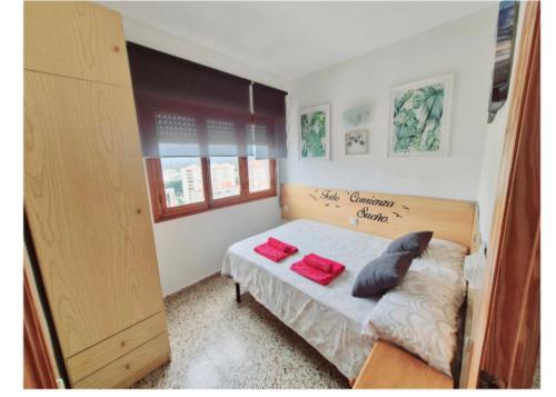 Postel nebo postele na pokoji v ubytování APARTAMENTO VISTAS AL MAR, 11 Planta, 50M PLAYA!!