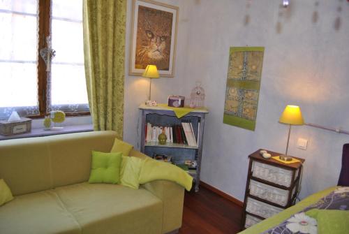 Ruang duduk di Appartements & Chambres Les Loges du Capucin