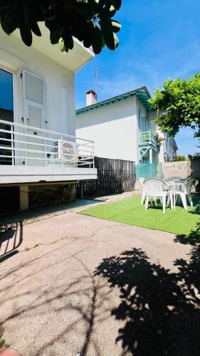 Grand studio dans villa - Emplacement unique - Proche mer - Clim - Grande Terrasse