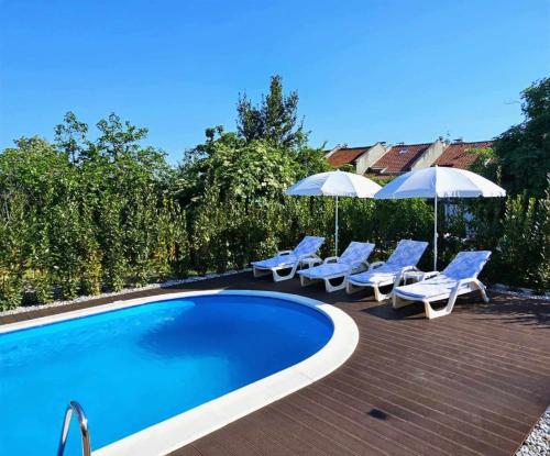 Domagoj - luxury apartments with heated swimming pool, jacuzzi and seaview
