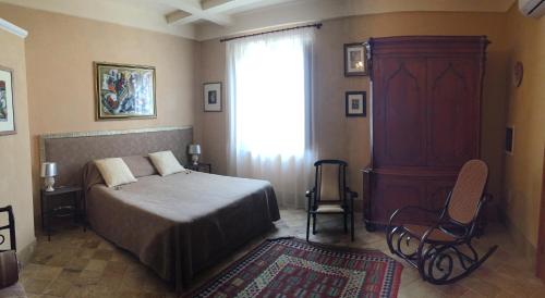 En eller flere senge i et værelse på Casale Alma