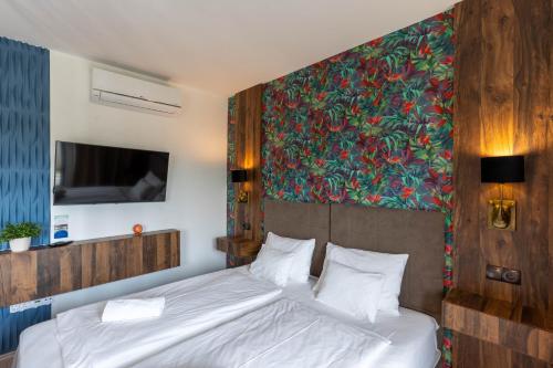 Lakeside Studio Apartment