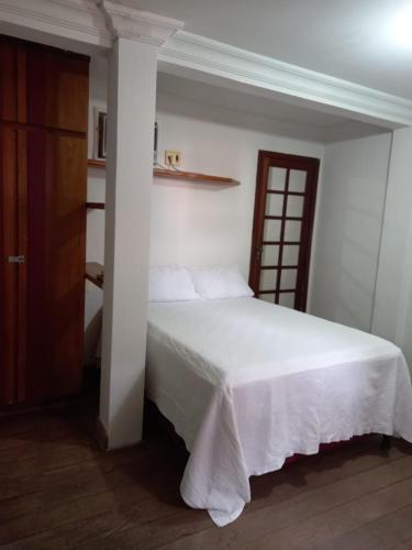 a bedroom with a white bed in a room at Hotel raizes in Conceição do Coité