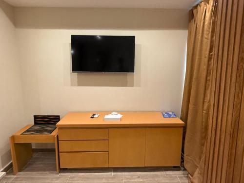 TV a/nebo společenská místnost v ubytování Al Saraya October Hotel