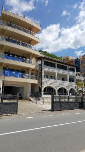 Imagen de la galería de Apartments Rino Lux, en Sveti Stefan