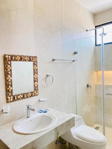 Bilik mandi di Kairos Sea House Ayangue