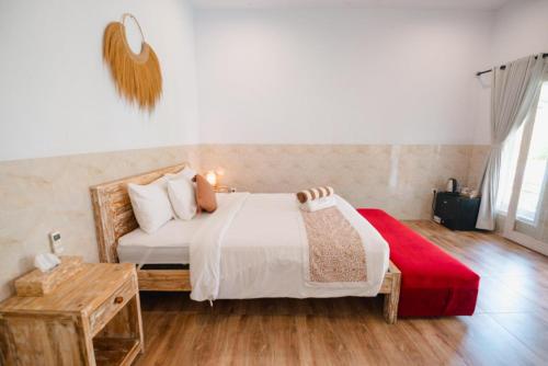 Ένα ή περισσότερα κρεβάτια σε δωμάτιο στο Agung Wiwin Homestay & Restaurant