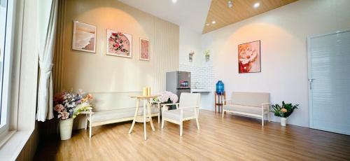 a living room with a table and chairs at Sele House in Ha Tien