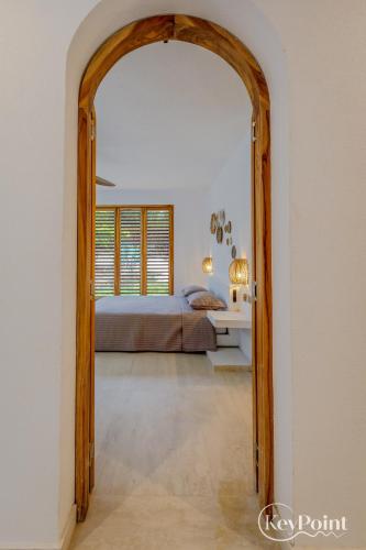 Postel nebo postele na pokoji v ubytování Luxury Palomino Beach Höuse by KeyPöint!