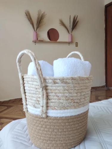 a basket sitting on top of a bed at Casa de huéspedes Chukum in Mexico City