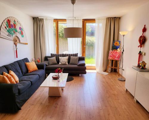 Χώρος καθιστικού στο Schonach 2units, mountain-Top in forest, free parking, new kitchen, renovated bathroom, high-speed internet