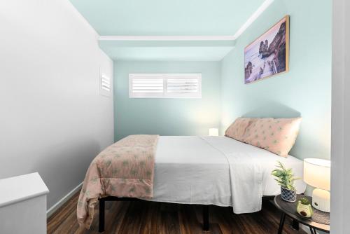 a bedroom with a bed in a room with blue walls at Villa Vaucluse Apartments in Cairns