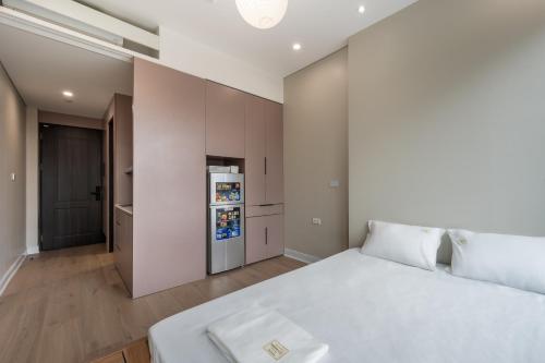 Postel nebo postele na pokoji v ubytování Hanoi Local Vibe Homestay