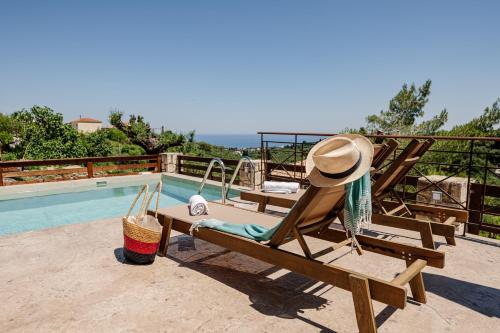 Πισίνα στο ή κοντά στο Vozas Villas - Traditional Houses with Great View