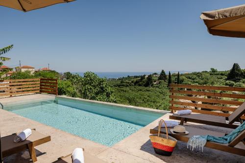 Πισίνα στο ή κοντά στο Vozas Villas - Traditional Houses with Great View