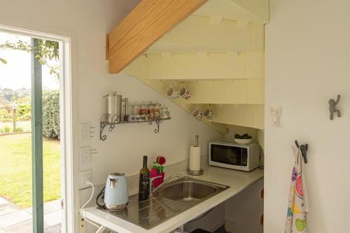 Cosy Orchard Loft - Breakfast includedにあるキッチンまたは簡易キッチン