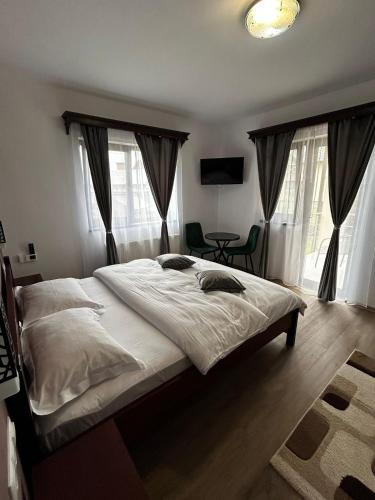 Giường trong phòng chung tại Casa Bocskai-Vendégház