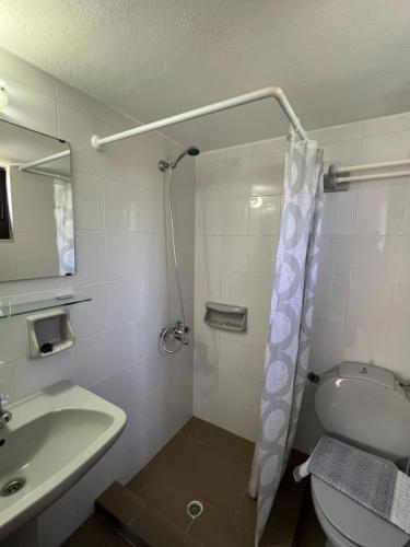 Kúpeľňa v ubytovaní Zourpos Studios & Apartments