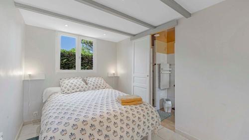 Photo de la galerie de l'établissement Le PTIT MAZET - Piscine -Pétanque, au Plan-de-la-Tour