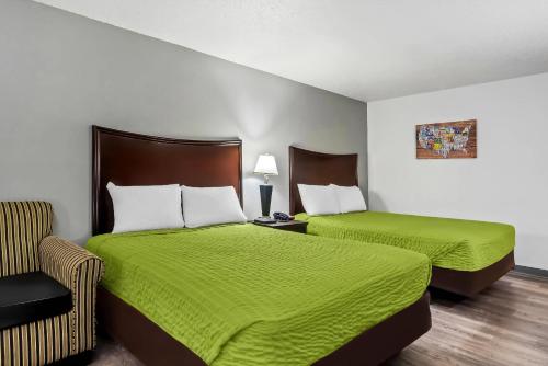 Ένα ή περισσότερα κρεβάτια σε δωμάτιο στο Econo Lodge Inn & Suites Auburn