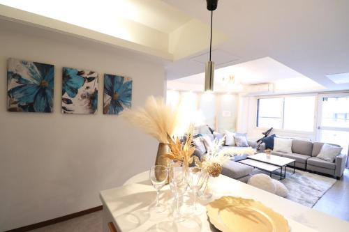 NK BLD3F Sapporo 3LDK 3BR 1 floor 1 roomにあるシーティングエリア