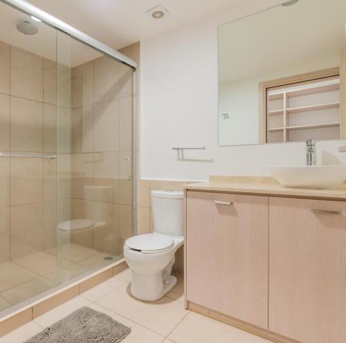 a bathroom with a toilet and a shower and a sink at Boutique Apartament Carso Alameda-1002 in Mexico City