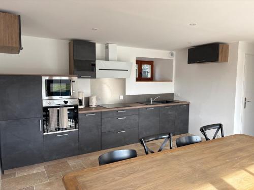 Dapur atau dapur kecil di Grand gîte 10 personnes, calme, proche mer