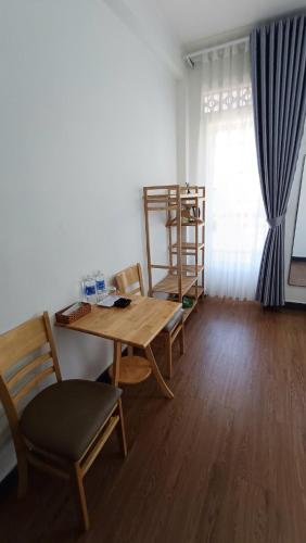 Postel nebo postele na pokoji v ubytování Tuyết Quỳnh Hotel Đà Lạt