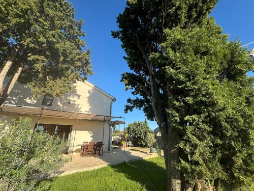 Gallery image of Brin d'olivier Luberon in Gargas