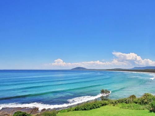 a view of a beach with the ocean at The Green Dragon, Amazing Views, Ocean Front Reserve in Gerroa