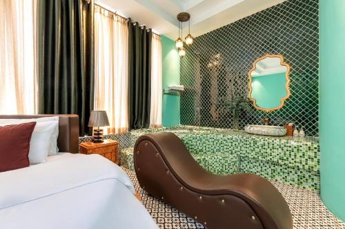 Ruang duduk di Secret Gar-den Hotel Phan Huy Ich