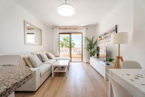 Castle Harbour Apartment with Heated Pool