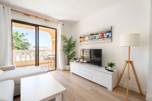 Castle Harbour Apartment with Heated Pool