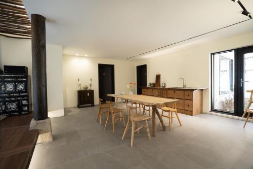 a kitchen and dining room with a table and chairs at Boro Hanok Hostel in Myeongdong in Seoul