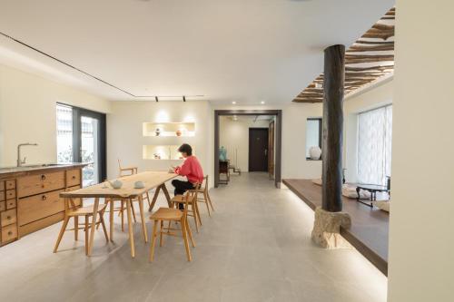 Posezení v ubytování Boro Hanok Hostel in Myeongdong
