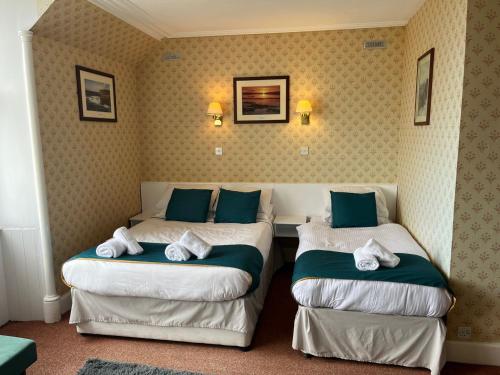 Postel nebo postele na pokoji v ubytování The Stromness Hotel