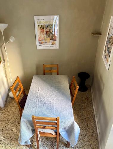 Ένα ή περισσότερα κρεβάτια σε δωμάτιο στο Maison au coeur du village jusqu'à 6 personnes