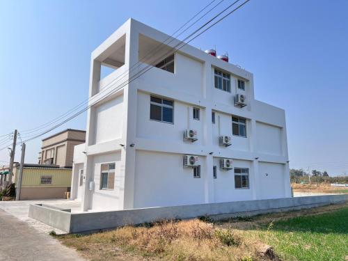 El edificio en el que está la habitación en casa particular