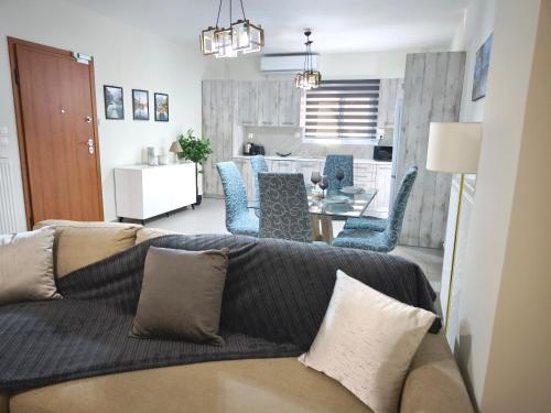 Χώρος καθιστικού στο Luxury Apartment on Eleutherias Square 50m from Metro