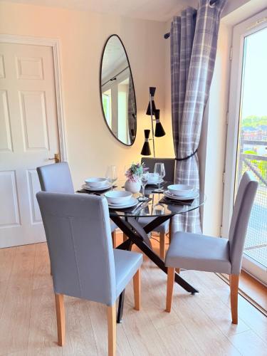 a dining room with a table and chairs and a mirror at Central Comfort Southampton, Free Parking in Southampton