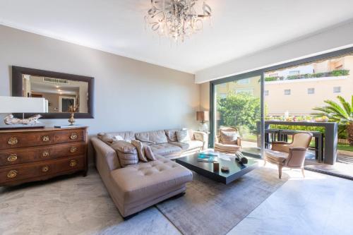 3-Br Apartment with Private Pool & Sea View