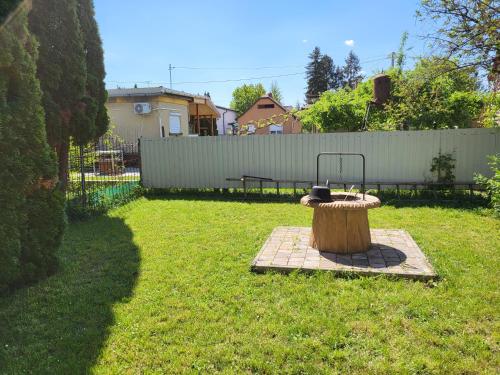 Un jardín fuera de Csalogány Apartman
