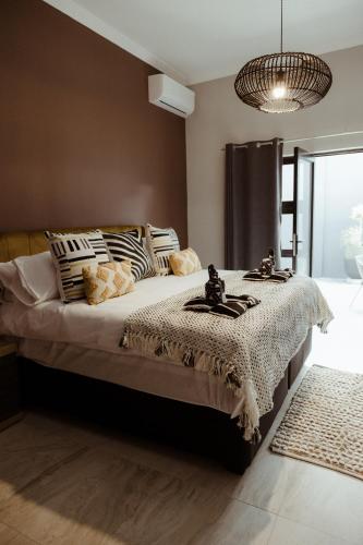 Katil atau katil-katil dalam bilik di Out of Africa Town Lodge