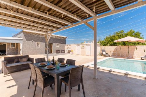 Fotografie z fotogalerie ubytování Villa Dilauro con piscina exclusive v destinaci Torre Ovo