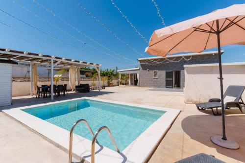 Fotografie z fotogalerie ubytování Villa Dilauro con piscina exclusive v destinaci Torre Ovo