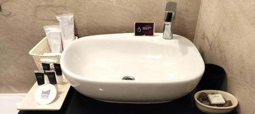 Bhikampur Lodge By Nine Hotelsにあるバスルーム