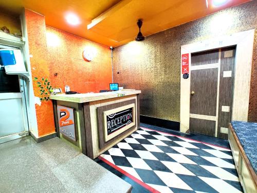 Kuchyň nebo kuchyňský kout v ubytování Hotel Dttoo Puri Near Sea Beach And Jagannath Temple - Fully Air Conditioned - Good and Spacious Room - Excellent Customer Service Awarded - Best Seller