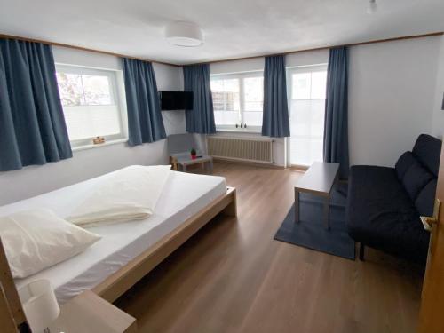Postel nebo postele na pokoji v ubytování Appartement Schneeflöckchen