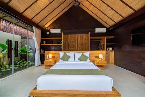 a bedroom with a large bed in a room at Villa Bolon in Kuta